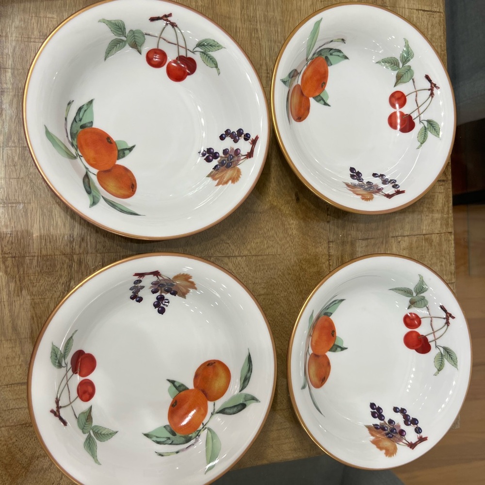 4 Royal Worcester Evesham Gold porcelain soup/cereal bowl